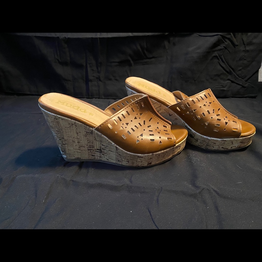 Mudd wedge sandals